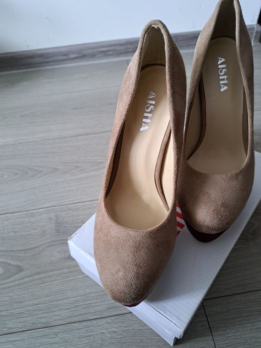 Pantofi cu toc maro deschis