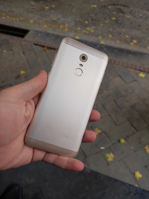 Redmi 5 + 3/16GB aybi yoq srochna sotladi