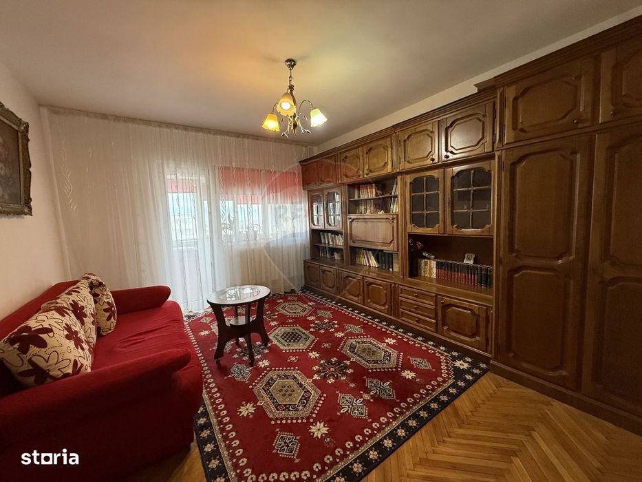 Apartament cu 3 camere de închiriat în zona Casa de Cultura Constanta