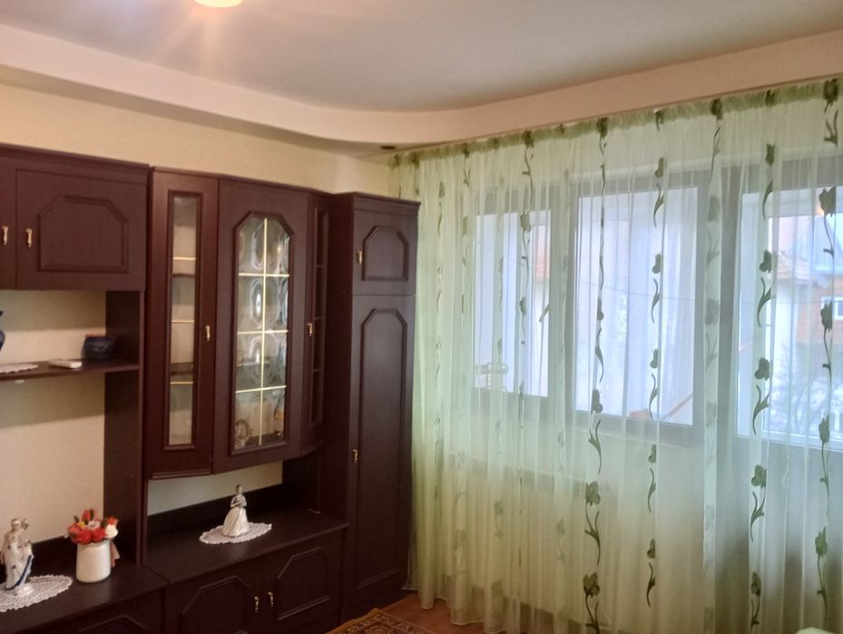 Vând apartament trei camere