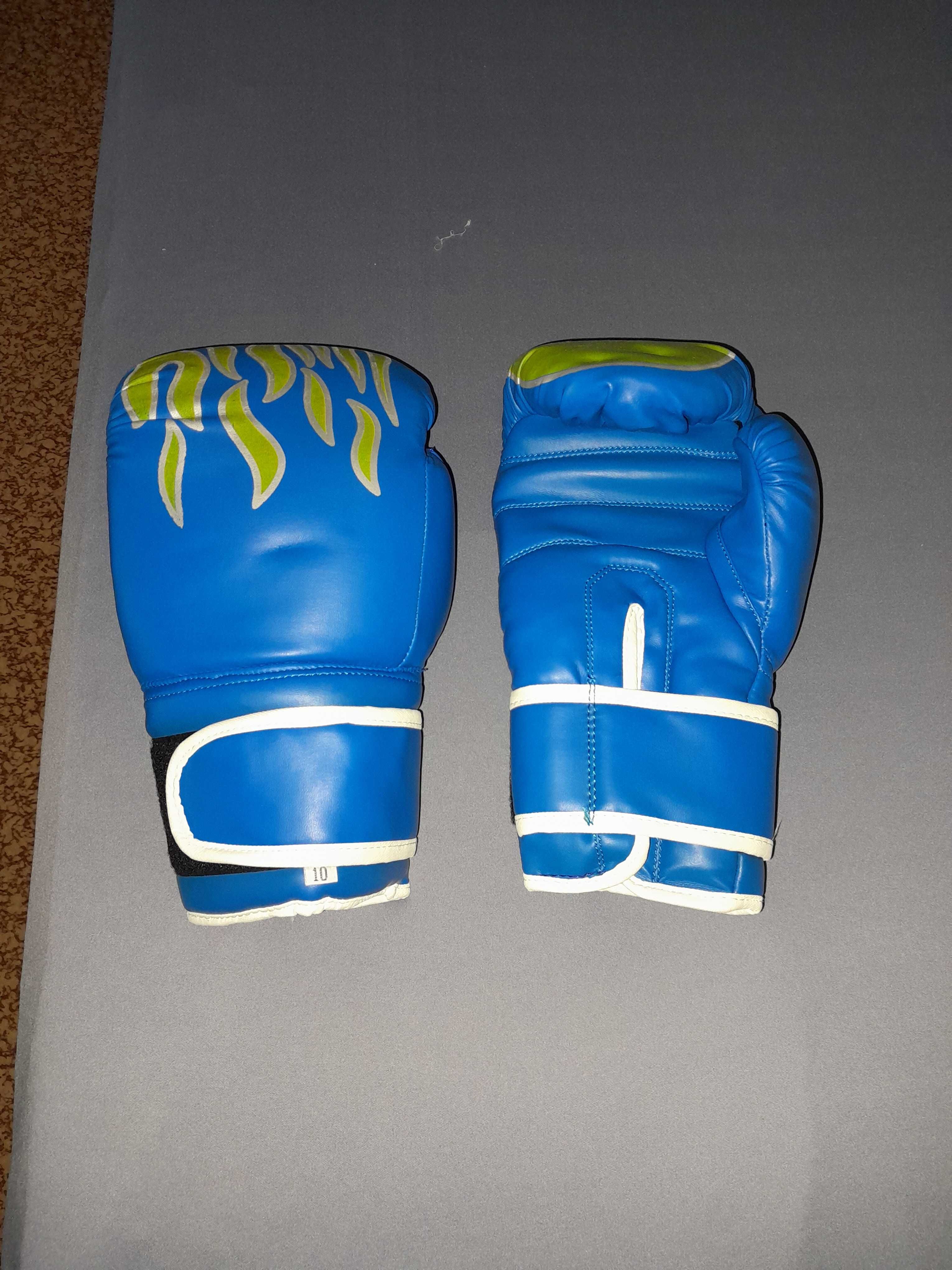 Боксерские перчатки 10 раэмер новые