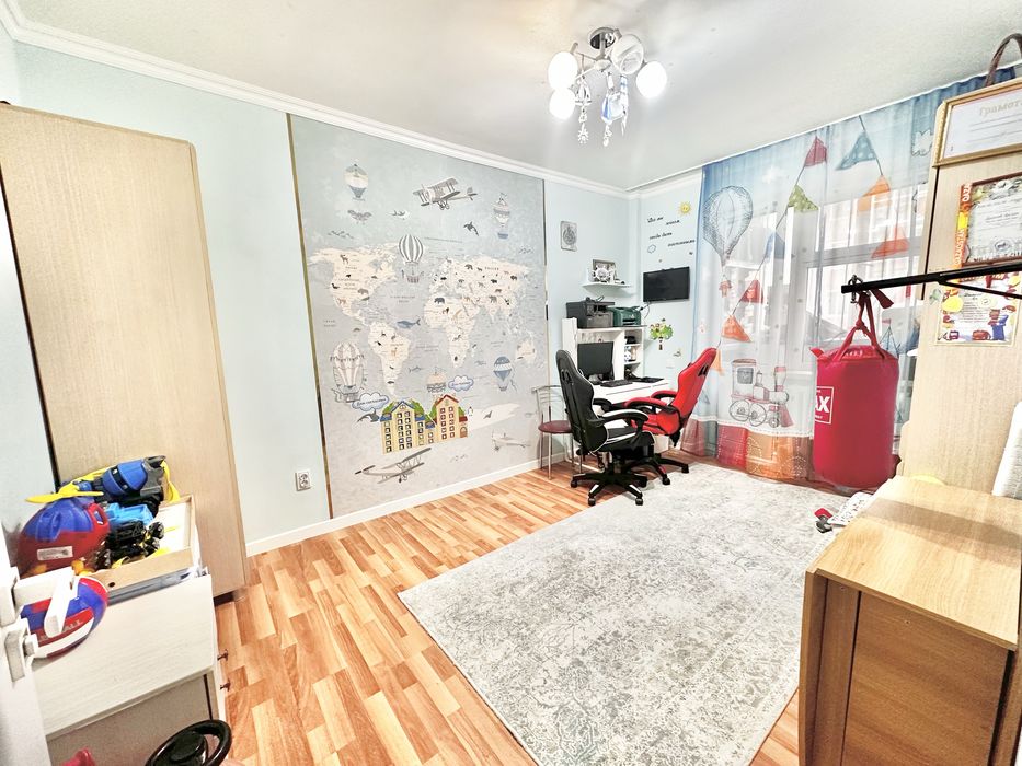 Продам квартиру 3-х комнатную