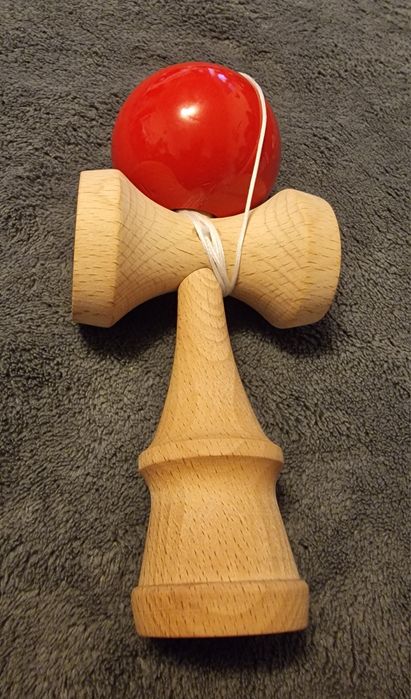 Mini kendama roșie