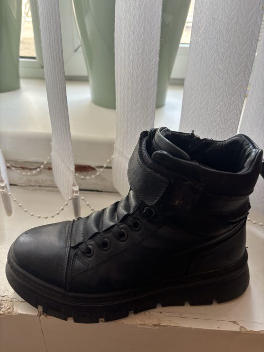 Продам зимнюю обувь на мальчика