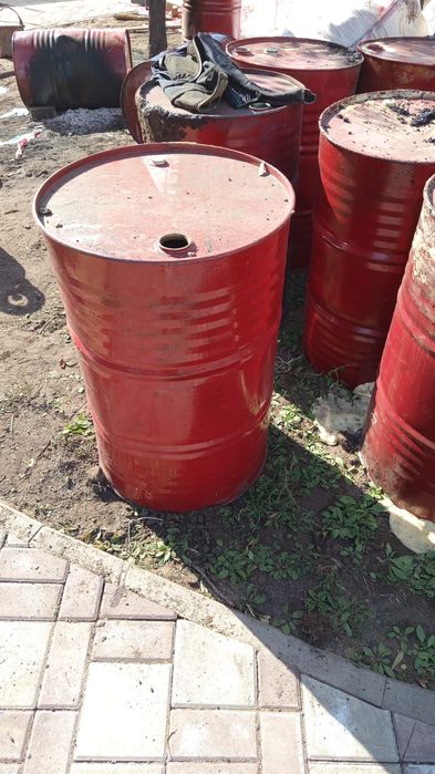 Продам бочки  под мусор и прочее