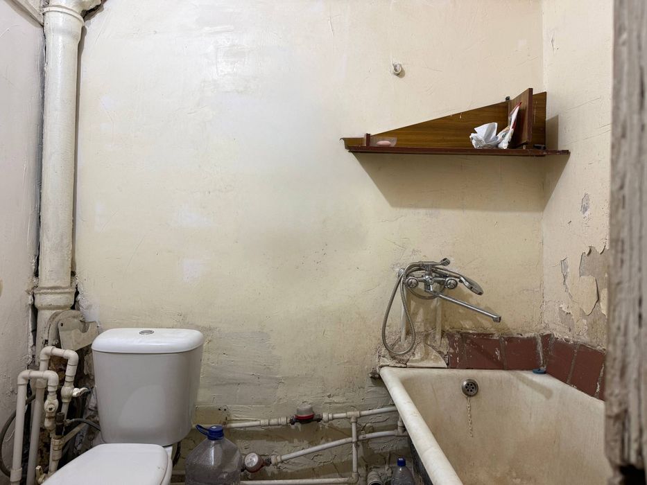 3/5/5,метро Алмас,Ахангаранское Шоссе , можно под Ипотеку 
Метро Алмас