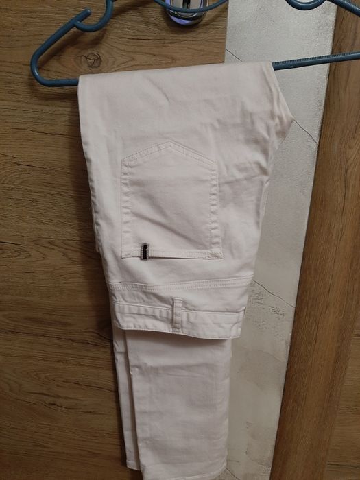 Дамски дънки и панталони