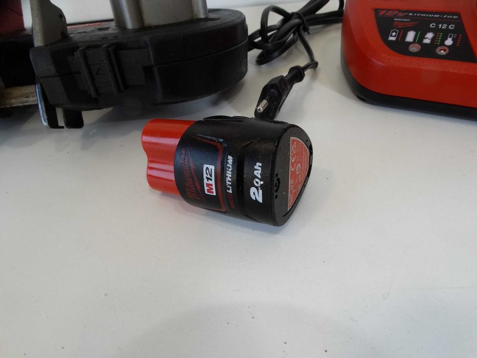 Milwaukee M12 BS - Лентов трион / Акумулаторен банциг