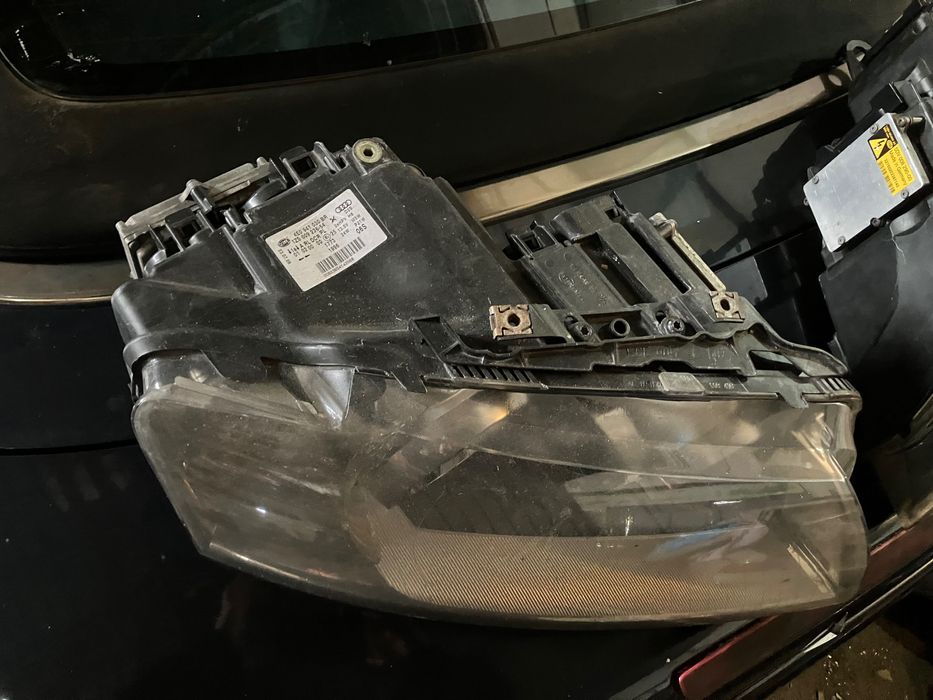 Ксенонови Фарове за ауди а8 д3 ОРГИНАЛНИ!