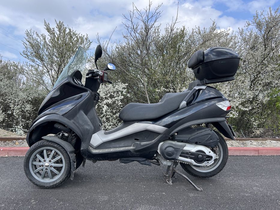 Scuter Triciclu Piaggio MP3 400 + Bonus