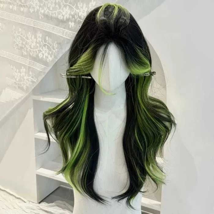 Черна чуплива перука с лимонено жълти кичури