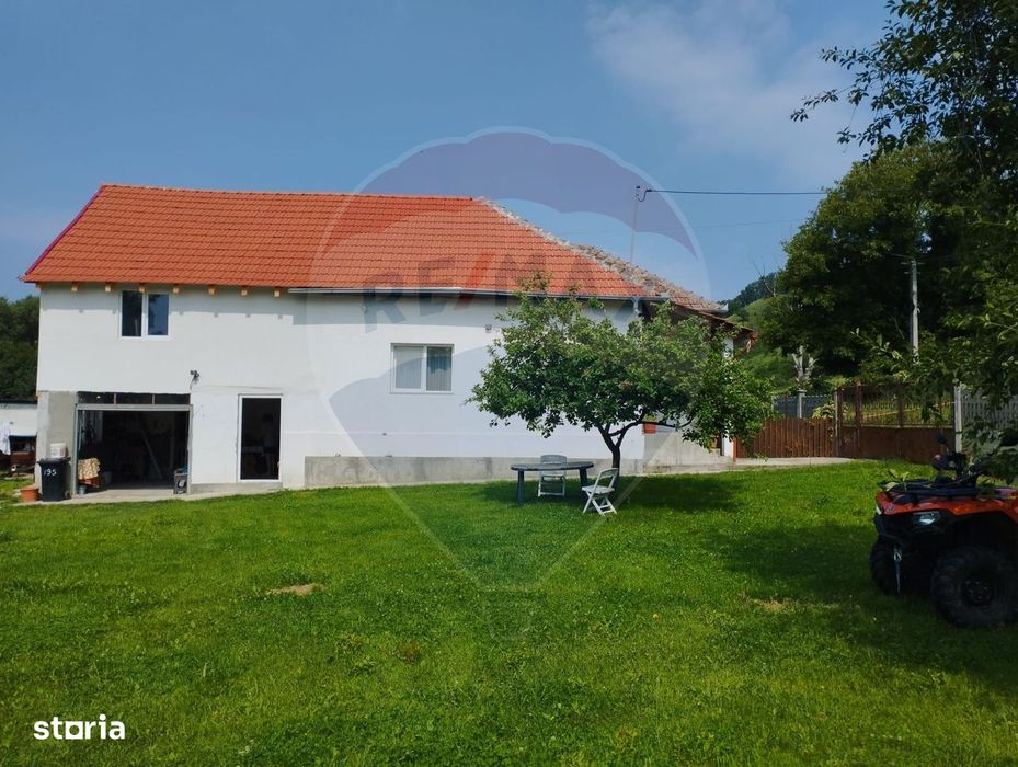 Casă  de vânzare în Dragu  jud. Sălaj  teren 1400 mp.
