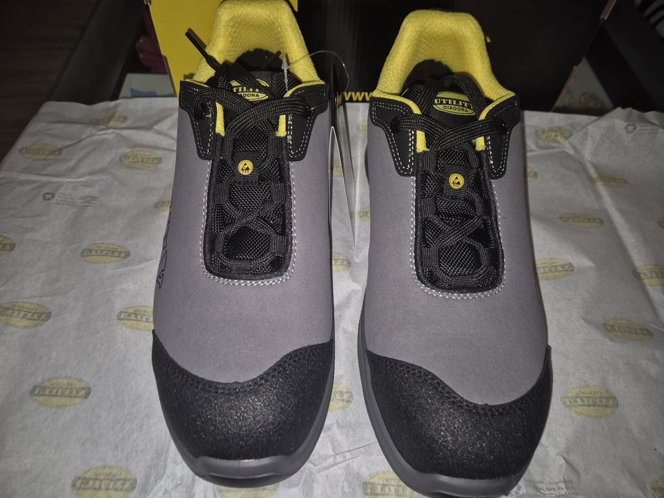 Нови работни обувки с кутия