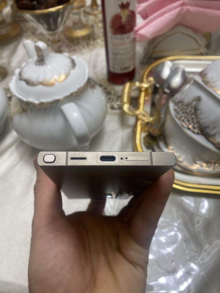 Samaung S24 Ultra 256Gb ideal!