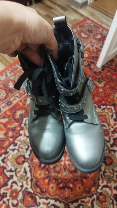 Ботинки в идеальном состоянии как новые.