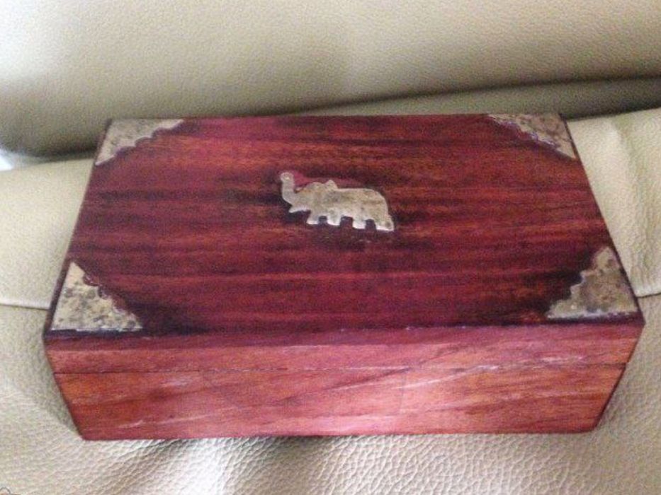 Буковая шкатулка со слоном