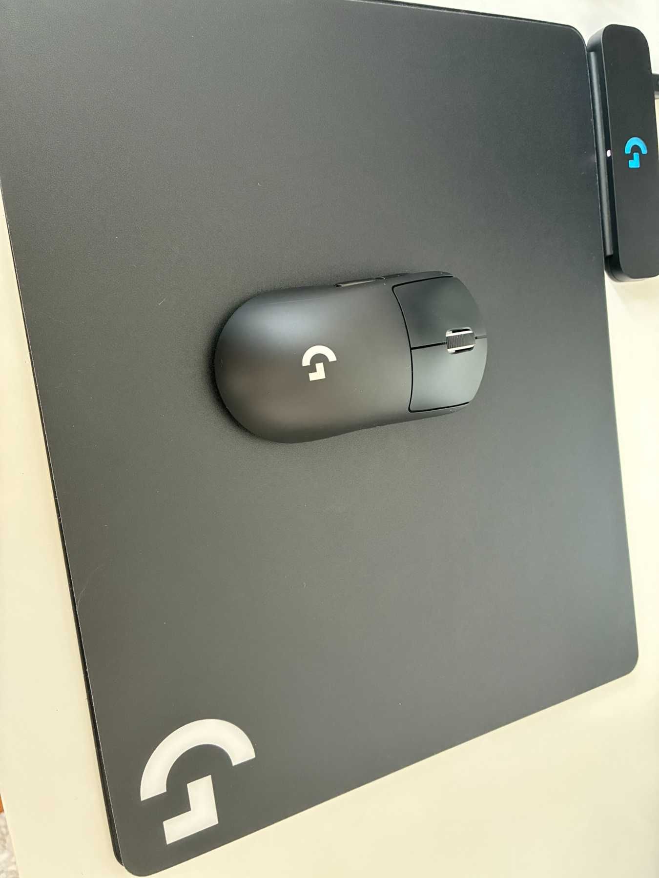 Мишка Logitech Superlight + Подложка Logitech PowerPlay