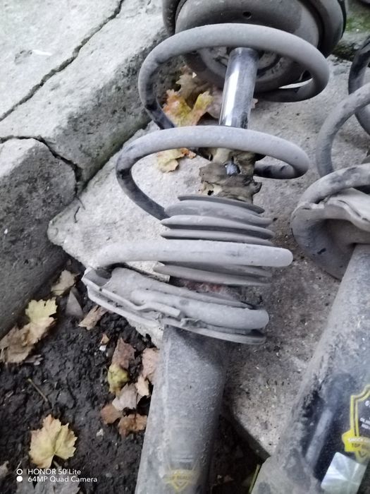 Е60 амортисьори предни