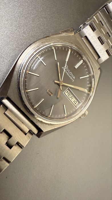 Bulova Accutron Accuquartz cu mecanism calibrul 2242,
