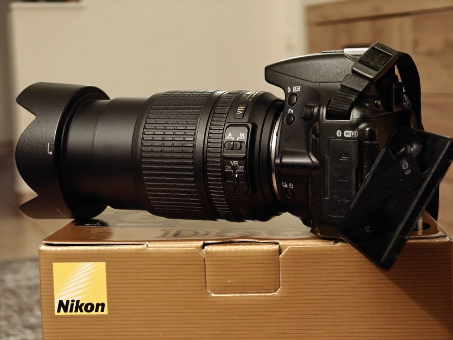 DSLR Nikon D5600 cu obiective 18-105, 10-20 AFP VR, Nikon 55 2.8 Macro