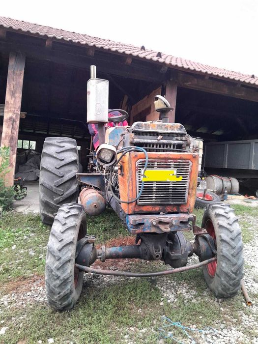 Tractor U651    .