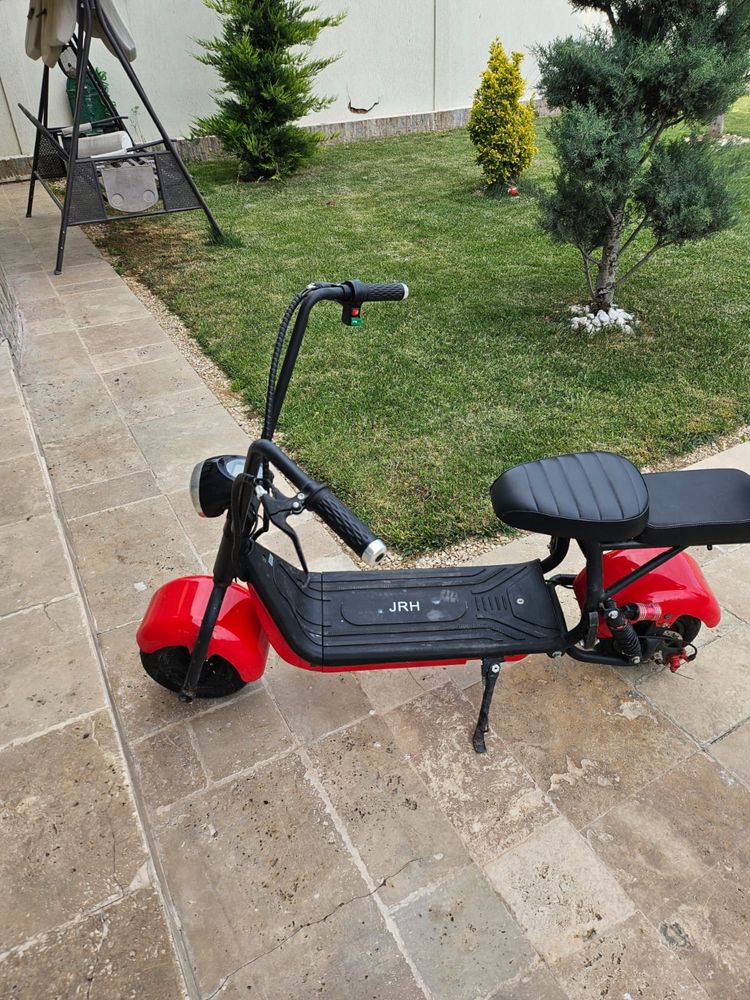 Vand scuter electric