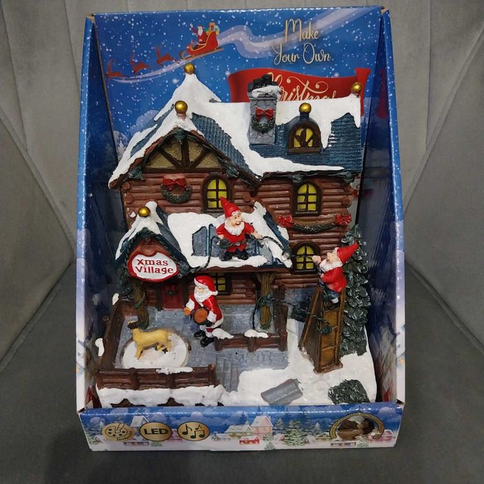 Коледна къщичка с джуджета