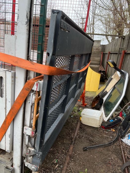 Lada sprinter lungime 4,20 metri  lățime 2,20 metri