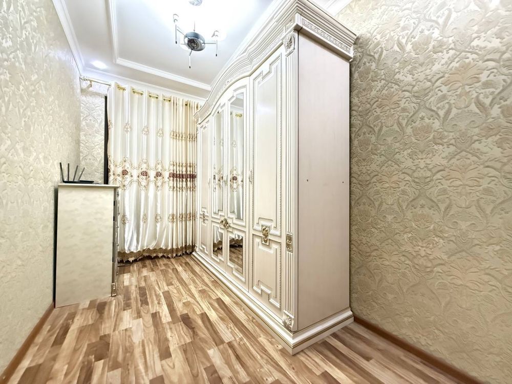Продается 4-х комнатная квартира с парковкой Садык Азимова ГУВД