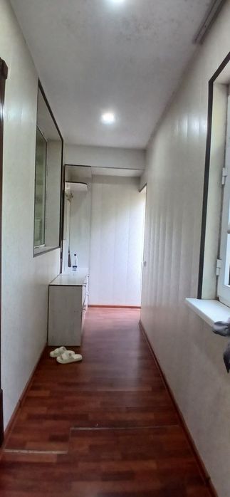 Kartika sotiladi 1 etaj..Продается квартира сзади кафе "Европа"