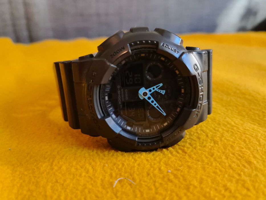 Продавам часовник Casio G - Shock GA100C-8A