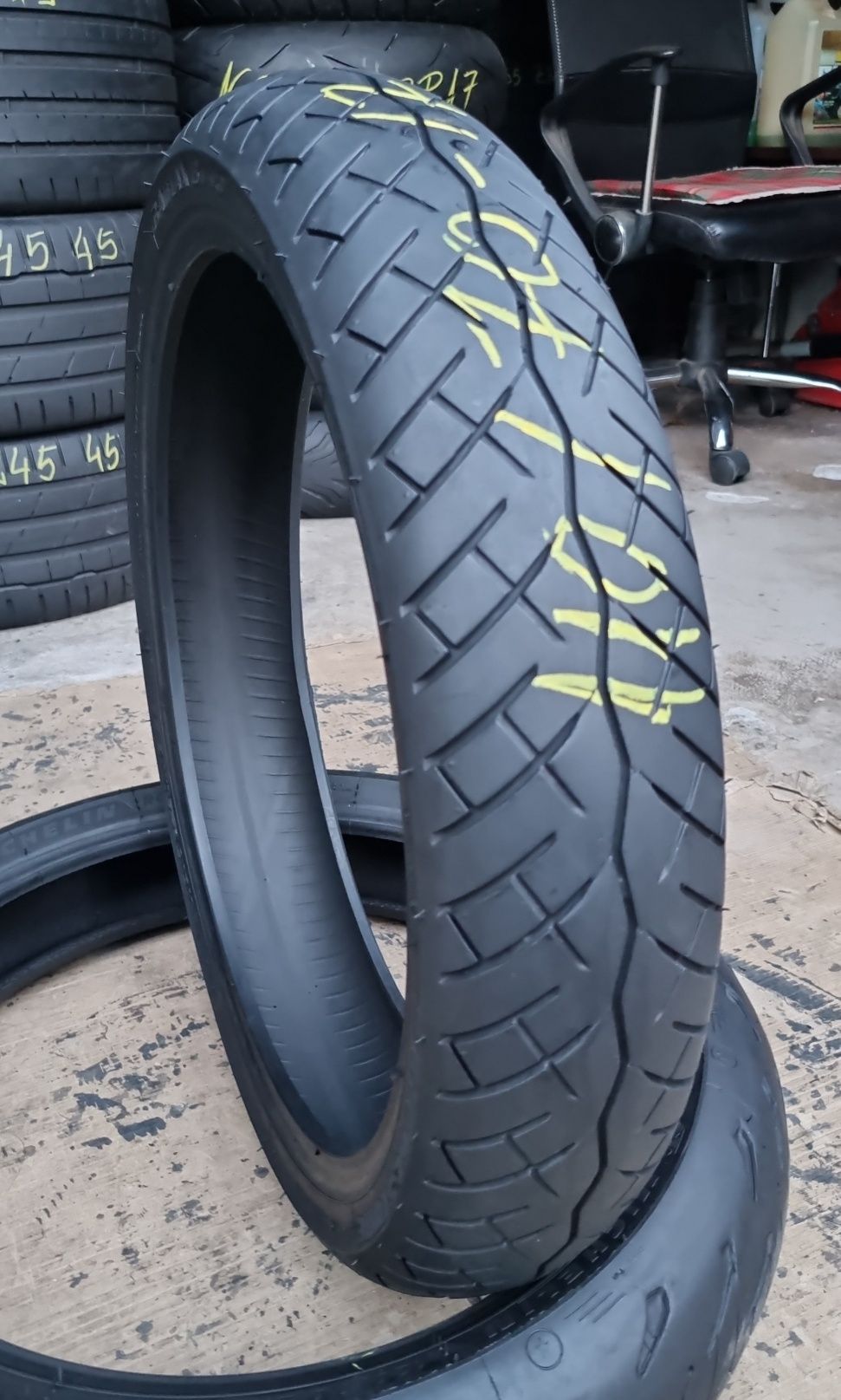 Anvelopa Moto Bridgestone 110/70 - 17 Impecabilă.