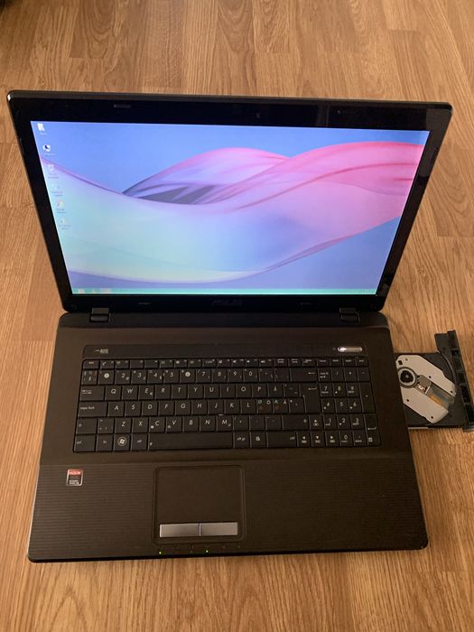 Laptop Asus display mare 17,3 led,500gb mem,4gb ram,baterie buna cu in