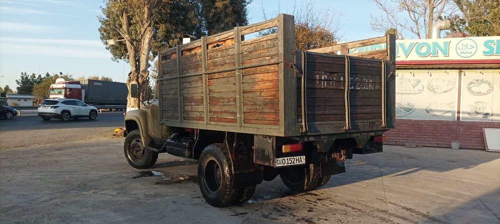 Zil Ural matoʻr 12b