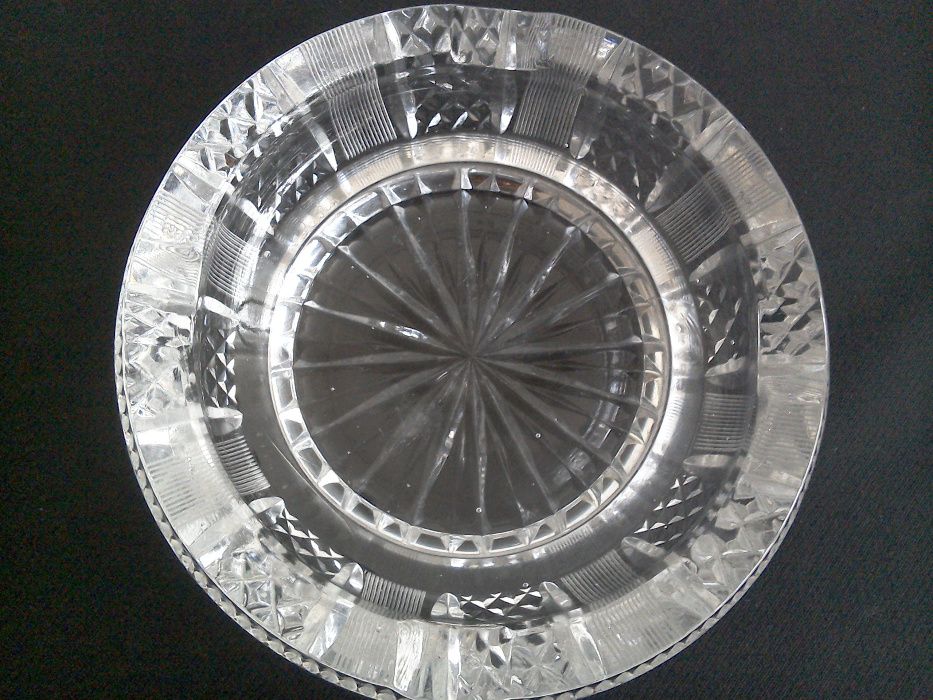 Scumieră cristal masiv, calitate și model deosebite diametru: 14 cm
