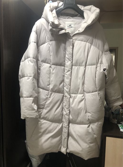 Пуховик женский,средней длинны,беж.цвет,размер 54-56