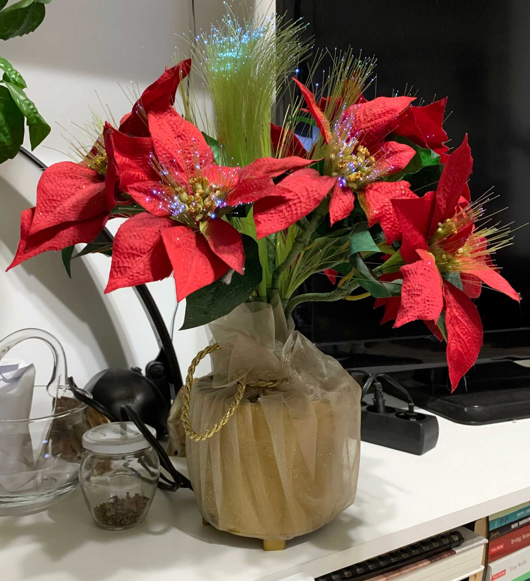 Vaza cu flori ornamentale luminata cu fibra optica - deosebita