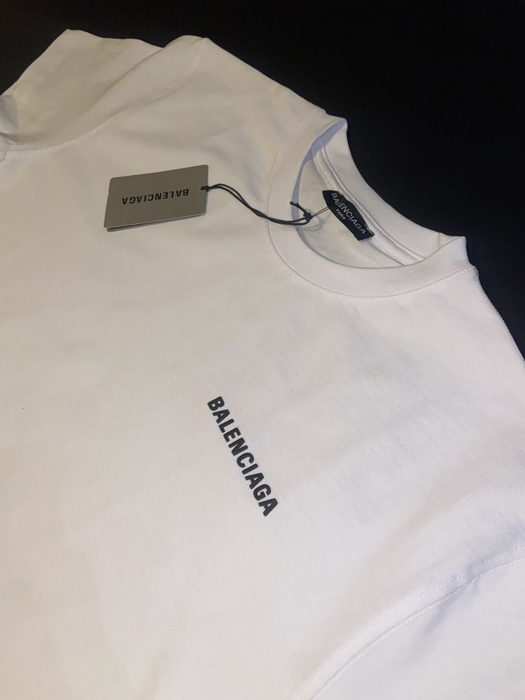 Balenciaga тениски - бяла/бежова
