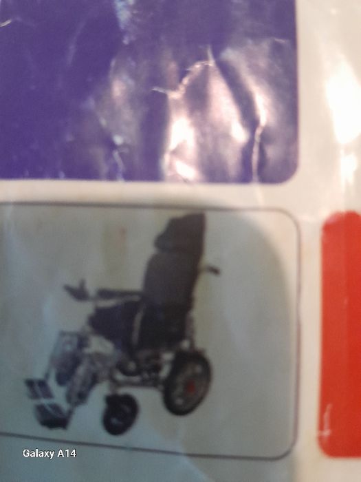 Электрическая инвалидная коляска.