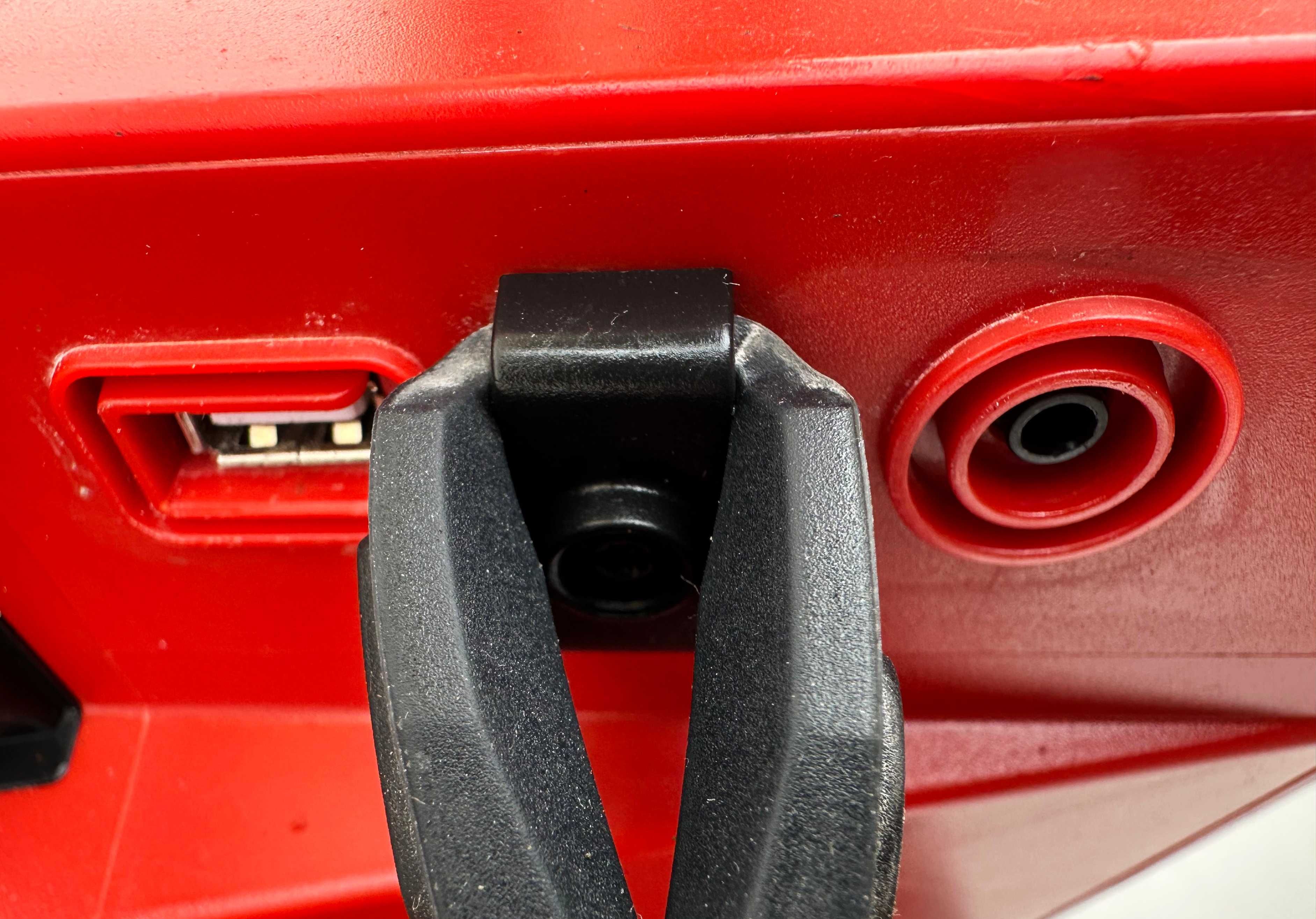 Hilti RC 4/36-DAB - Aкумулаторно радио-зарядно с Bluetooth отличен!