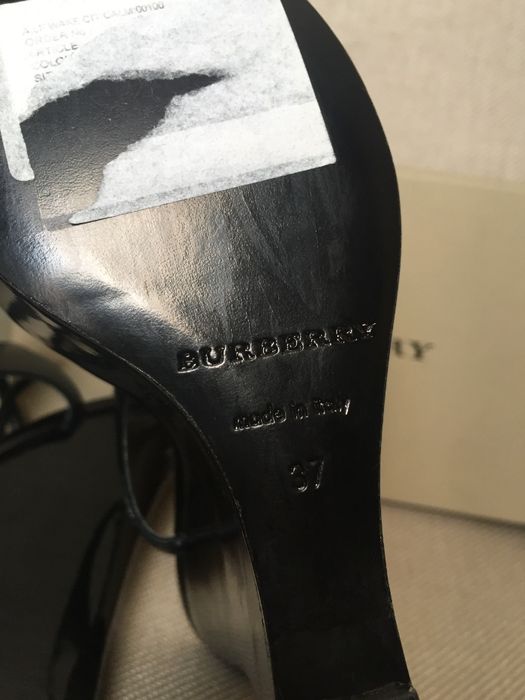 BURBERRY Wedge черни сандали/лак номер-37