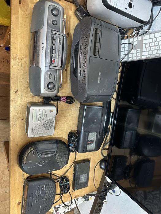 Vand un lot de radiouri sony defecte