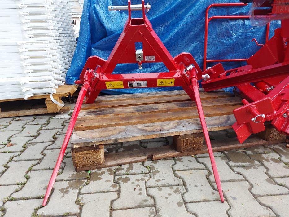 Furcă transport baloti, prindere in tiranti