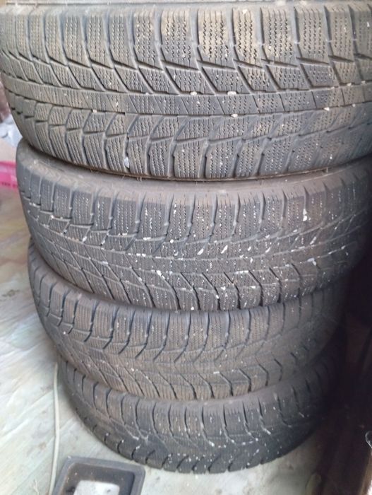 Почти новая зимняя резина