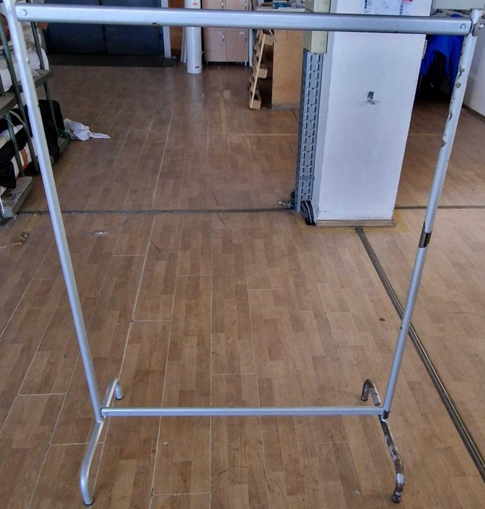 Vand suport haine din metal pe 2 dimensiuni perfect pentru un dressing