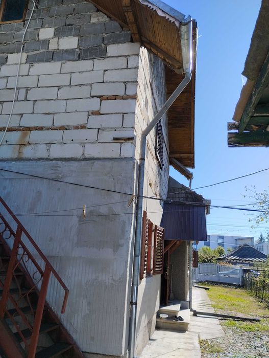 Casa Pucioasa complet utilata și mobilata, str Liliacului