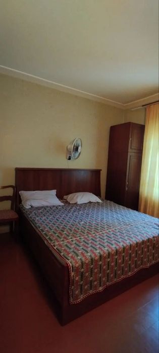 Продаю срочно 2/4/5 Юнусабад 8 60 кв. м цена: 63500 уе у дороги.