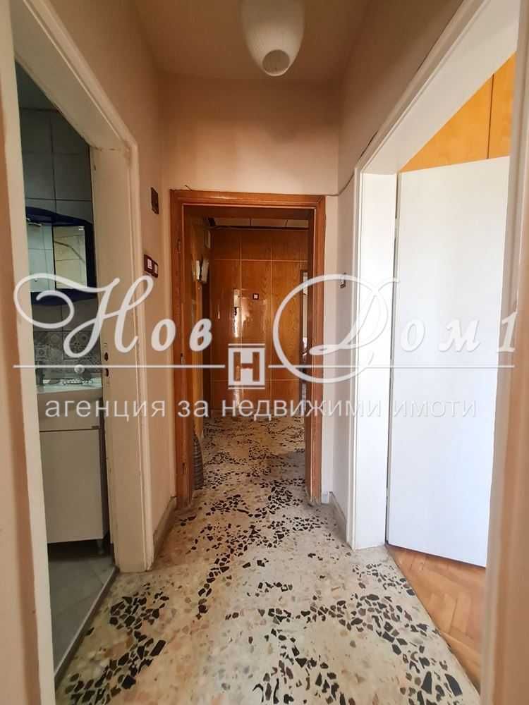 тристаен апартамент/окръжна болница/87 кв.м/таван + изба /топ локация