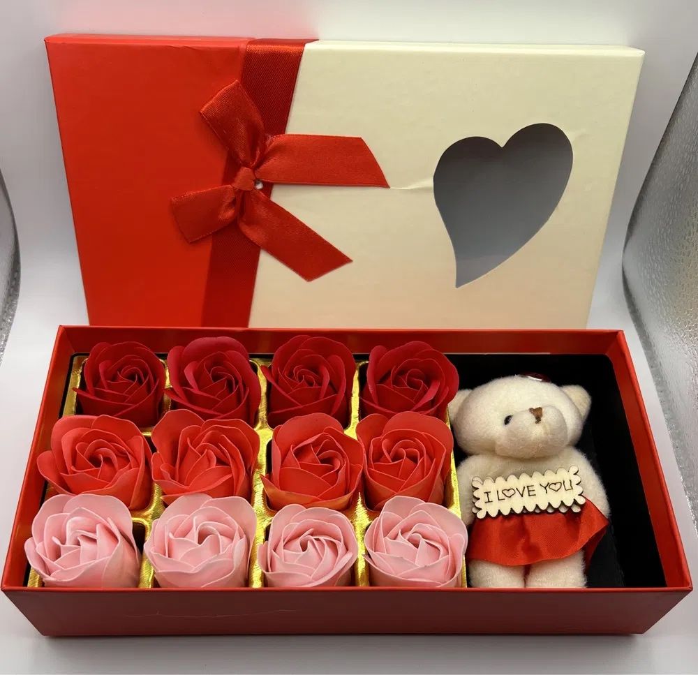Кутия със сладко меченце и вечни рози! Оригинален подарък .