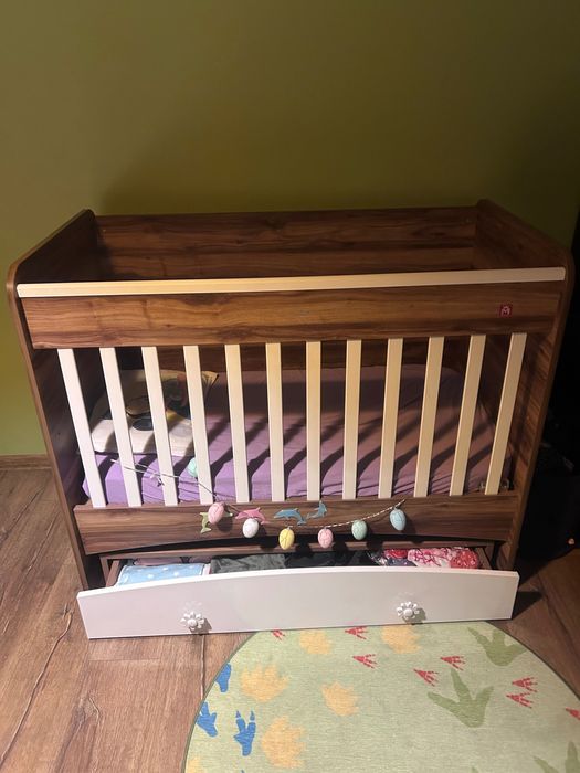 Продавам детско легло с матрак и подарък обиколници